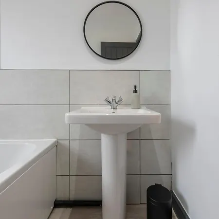Appartement Spacious 4-bed Near Kirkstall & With Parking Ideal For Long & Work Trips