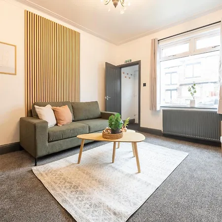 Appartement Spacious 4-bed Near Kirkstall & With Parking Ideal For Long & Work Trips