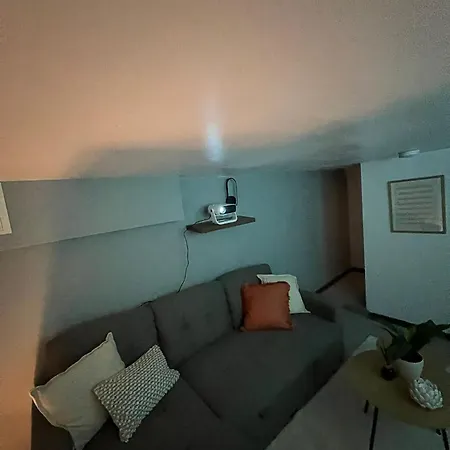 Spacious 4-bed Near Kirkstall & With Parking Ideal For Long & Work Trips