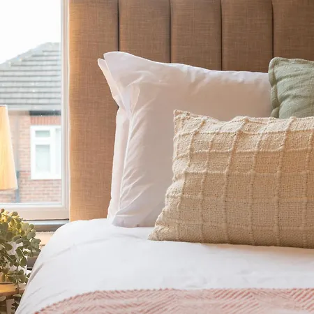 公寓 Spacious 4-bed Near Kirkstall & With Parking Ideal For Long & Work Trips *