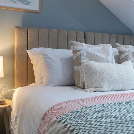 公寓 Spacious 4-bed Near Kirkstall & With Parking Ideal For Long & Work Trips *