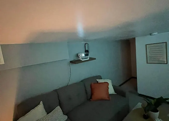 Spacious 4-bed Near Kirkstall & With Parking Ideal For Long & Work Trips