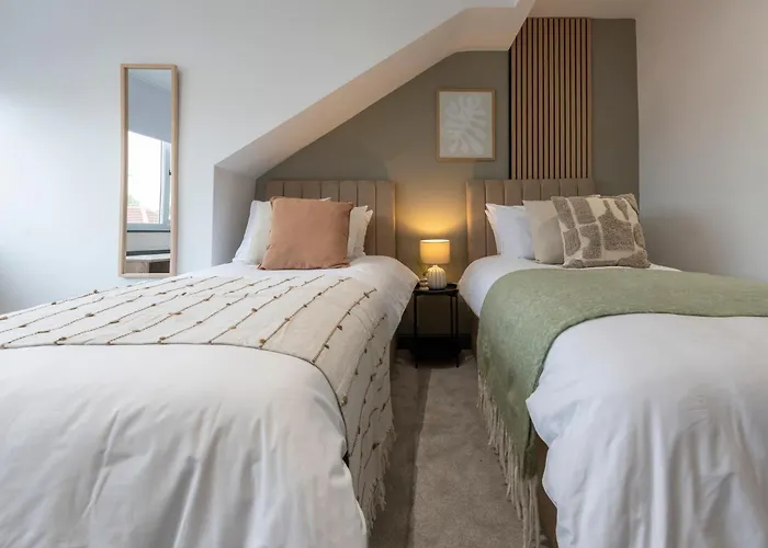 公寓 Spacious 4-bed Near Kirkstall & With Parking Ideal For Long & Work Trips *