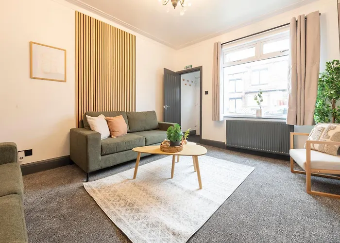 公寓 Spacious 4-bed Near Kirkstall & With Parking Ideal For Long & Work Trips