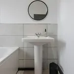 Apartamento Spacious 4-bed Near Kirkstall & With Parking Ideal For Long & Work Trips
