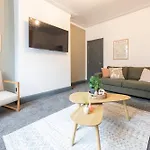 Apartamento Spacious 4-bed Near Kirkstall & With Parking Ideal For Long & Work Trips Leeds (West Yorkshire)