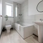 Spacious 4-bed Near Kirkstall & With Parking Ideal For Long & Work Trips Apartamento *