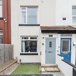 Spacious 4-bed Near Kirkstall & With Parking Ideal For Long & Work Trips Apartamento Leeds (West Yorkshire)